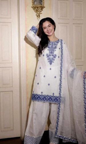 Alternative view of Hania amir Rayon Cotton Embroidered Kurti with Farshi Pant & GMY Silk Dupatta Set